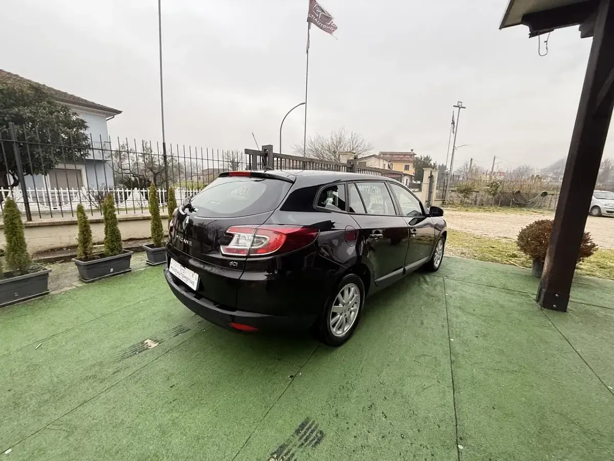 Usata Renault Mégane 110 CV (80 kW) 2012 Nero Utilitaria