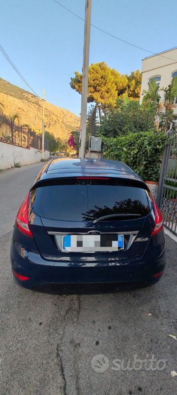 Usata Ford Fiesta 97 CV (71 kW) 2012 Blu Utilitaria