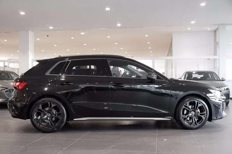 Usata Audi A3 S-Line 150 CV (110 kW) 2024 Mythosschwarz metallic Berlina