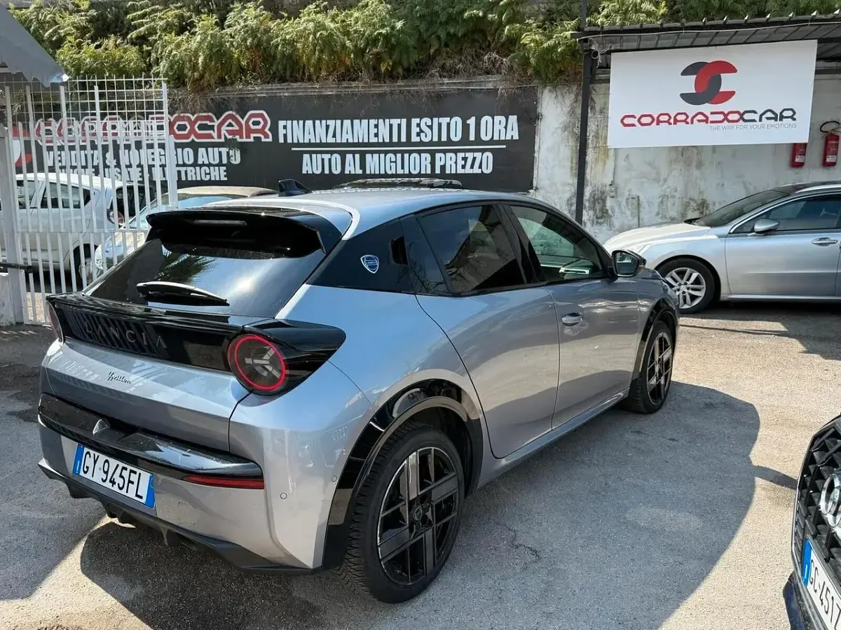 Usata Lancia Ypsilon 100 CV (73 kW) 2025 Grigio Utilitaria