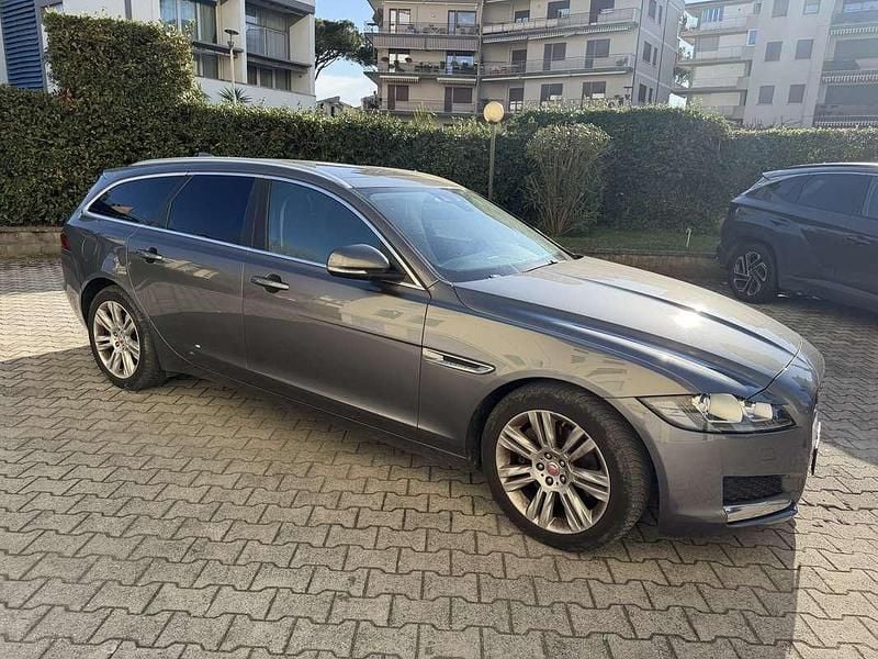 Usata Jaguar XF 180 CV (132 kW) 2019 Grigio Station wagon