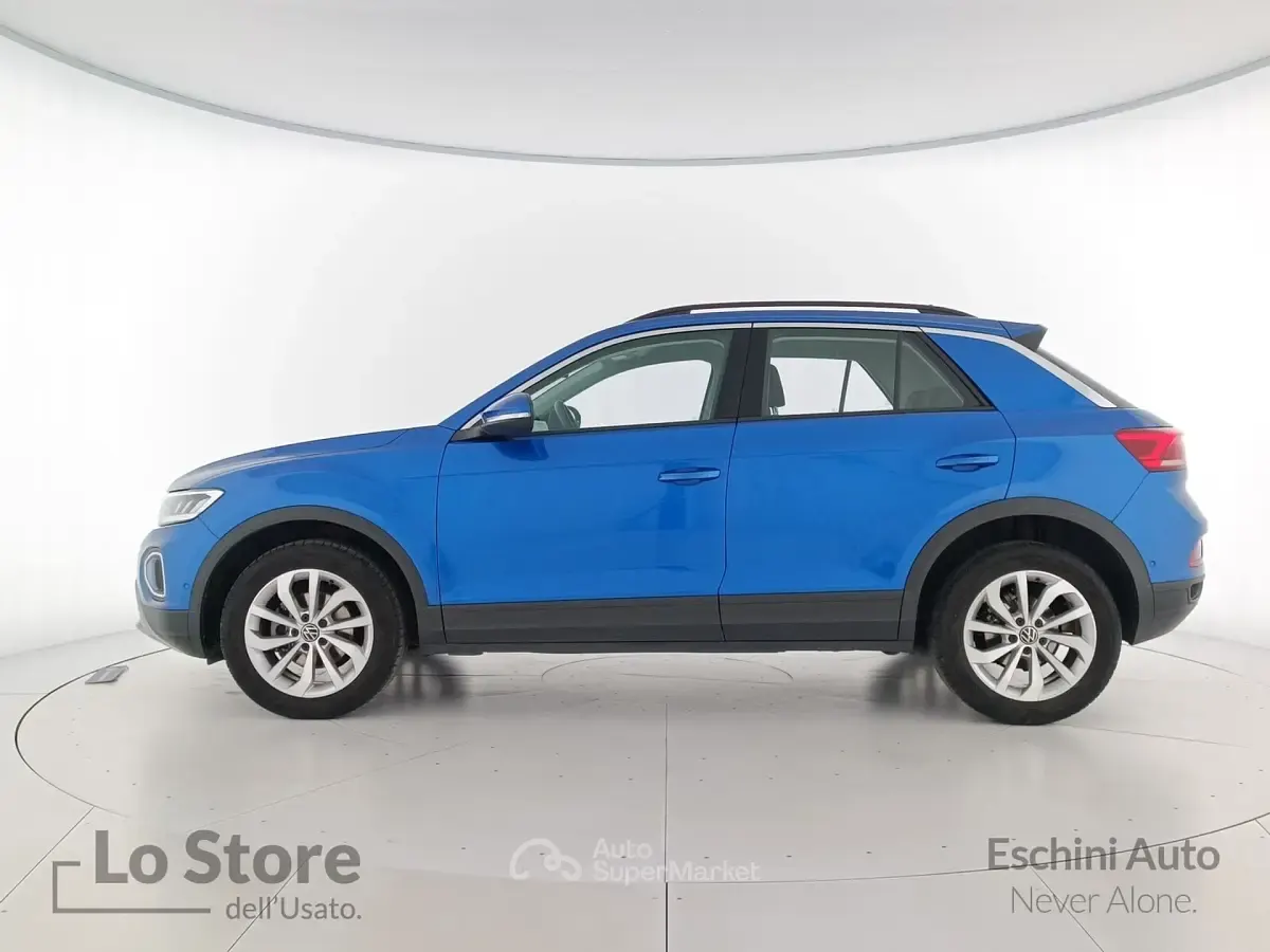 Usata VW T-Roc Life 110 CV (80 kW) 2023 Ravenna blue metallizzato SUV
