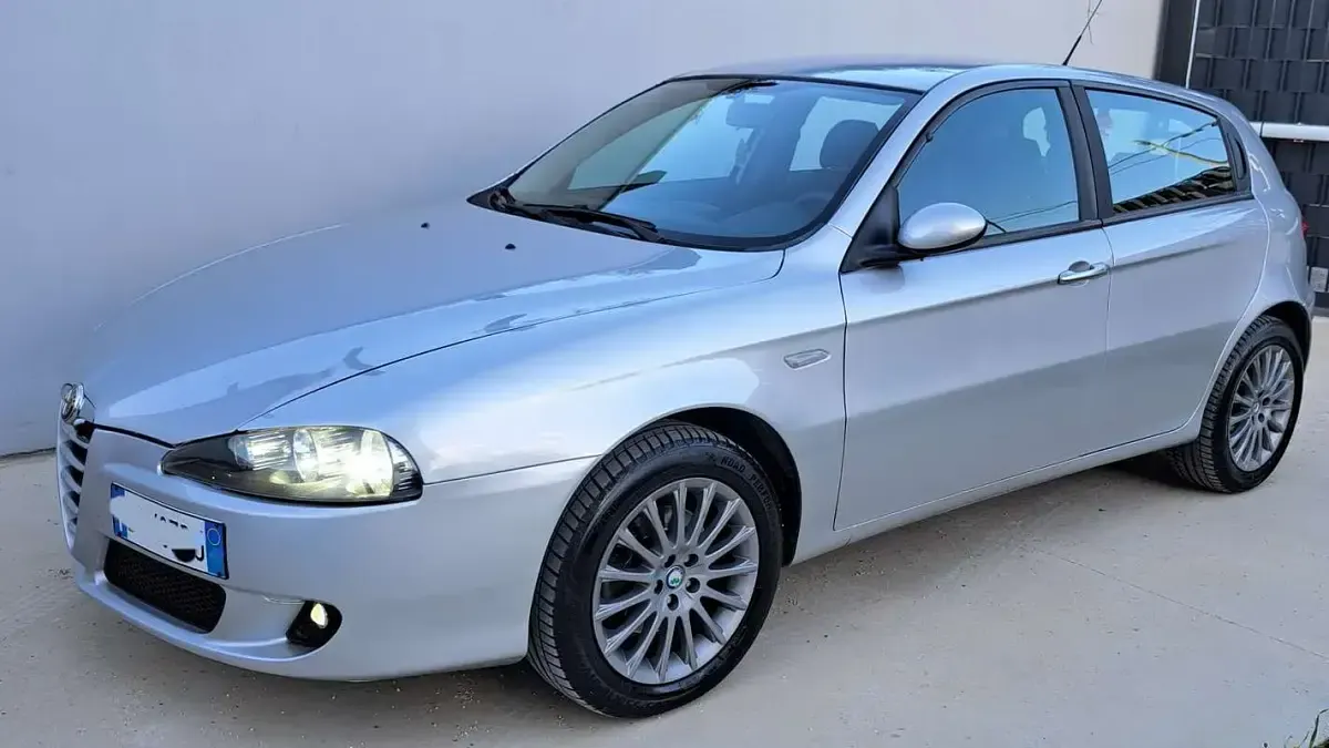Usata Alfa Romeo 147 Distinctive 105 CV (77 kW) 2008 Utilitaria