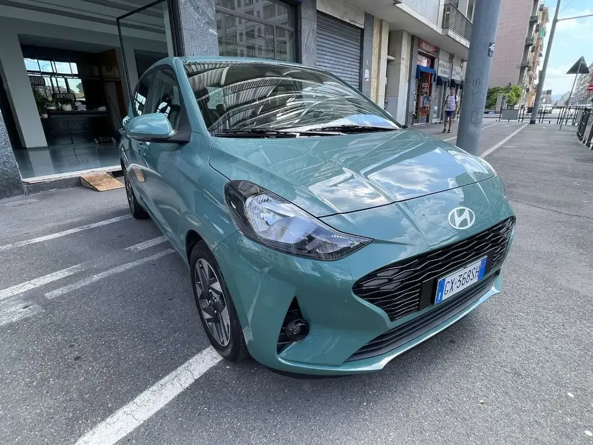 Usata Hyundai i10 63 CV (46 kW) 2025 Verde Utilitaria