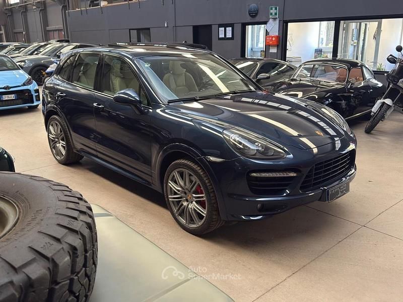 Usata Porsche Cayenne 420 CV (308 kW) 2013 Blu metallizzato SUV