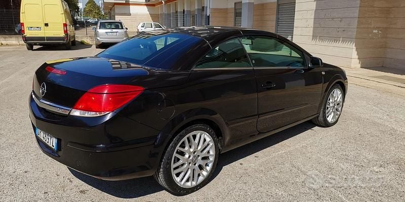 Usata Opel Astra Cabriolet 150 CV (110 kW) 2008 Nero Cabrio