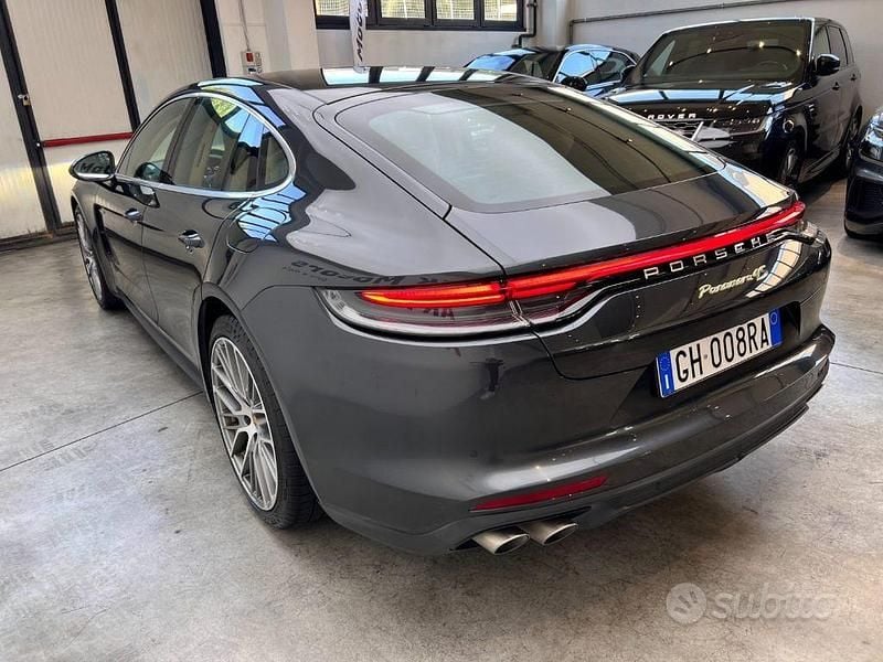 Usata Porsche Panamera 441 CV (324 kW) 2022 Grigio Berlina