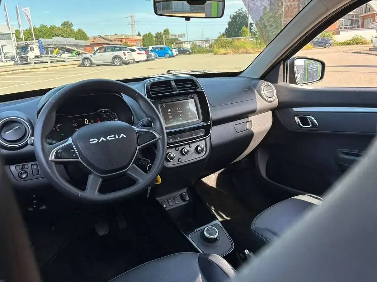 Usata Dacia Spring Expression 33 kW (45 CV) 2023 Verde Utilitaria
