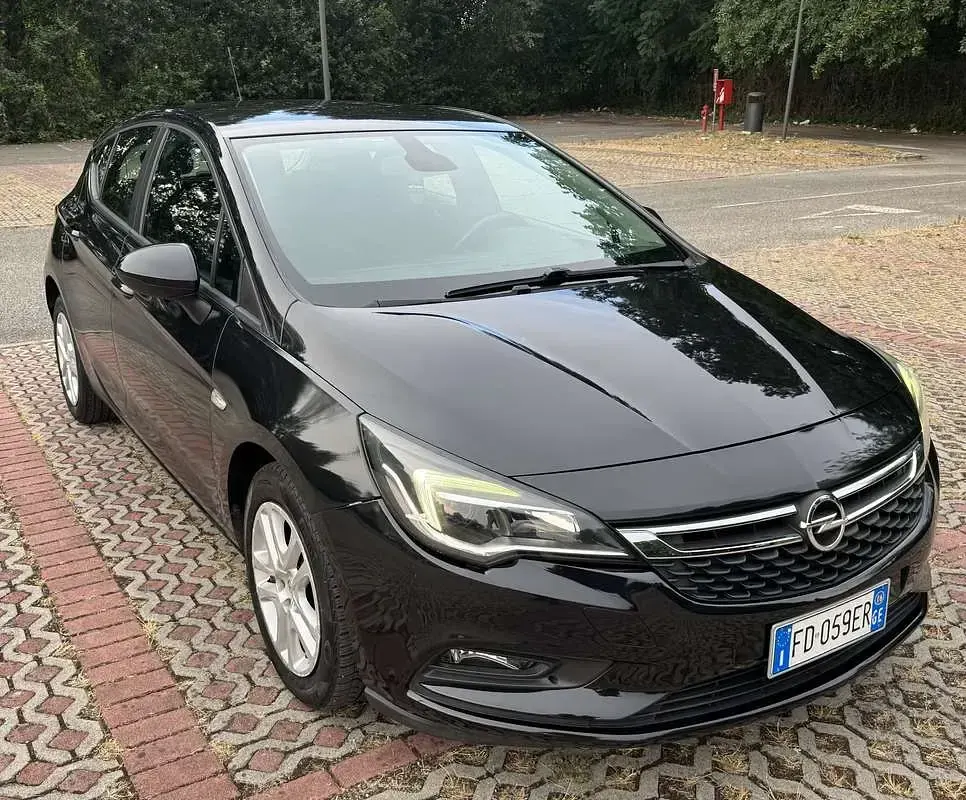 Usata Opel Astra Innovation 105 CV (77 kW) 2016 Berlina