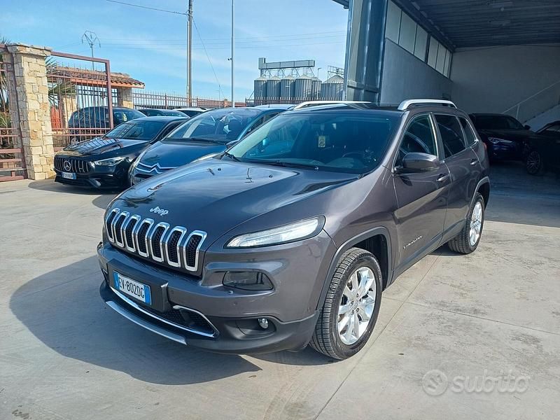 Usata Jeep Cherokee Limited 140 CV (102 kW) 2014 Grigio SUV