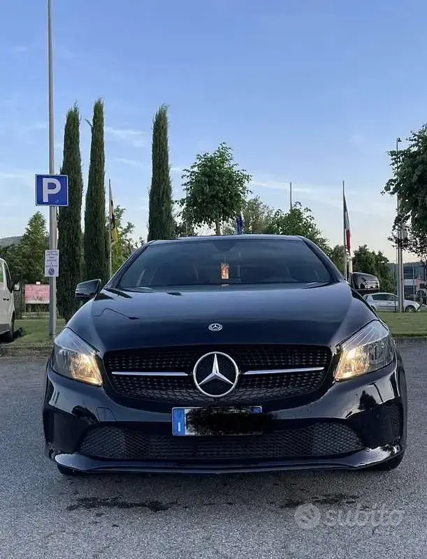 Usata Mercedes A180 109 CV (80 kW) 2018 Berlina
