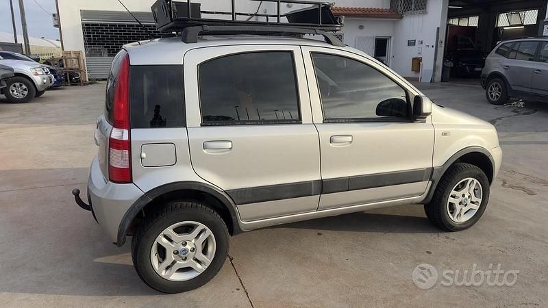 Usata Fiat Panda 4x4 69 CV (50 kW) 2007 Grigio Utilitaria