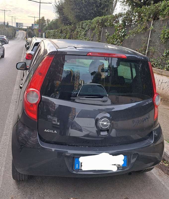 Nero Usata 2009 Opel Agila Enjoy Due volumi | 4000 € (Buon prezzo) - Immagine 1/4