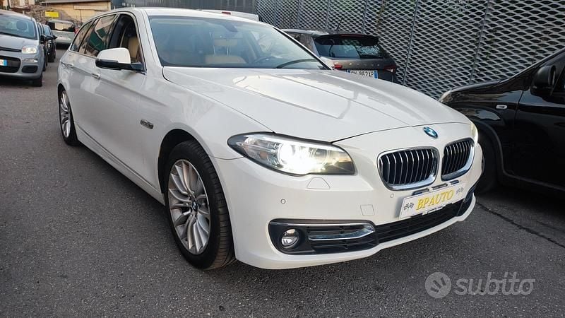 Usata BMW 520 Luxury Line 258 CV (189 kW) 2015 Bianco Station wagon