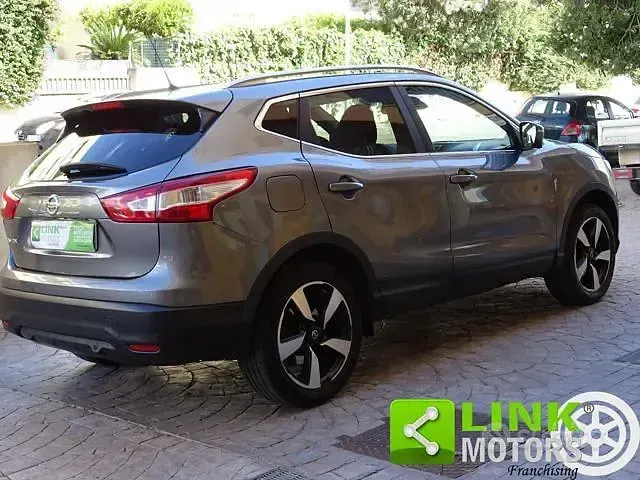 Usata Nissan Qashqai Tekna 131 CV (96 kW) 2016 Grigio SUV
