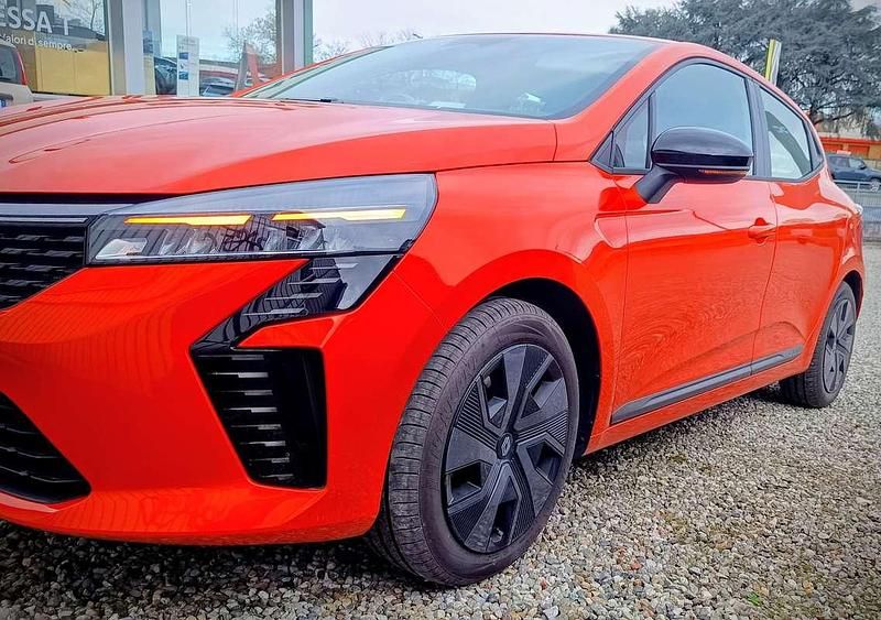 Usata Renault Clio V Evolution 91 CV (66 kW) 2024 Arancione Berlina