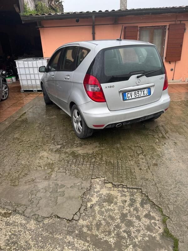 Usata Mercedes A180 Elegance 140 CV (102 kW) 2012 Grigio Berlina