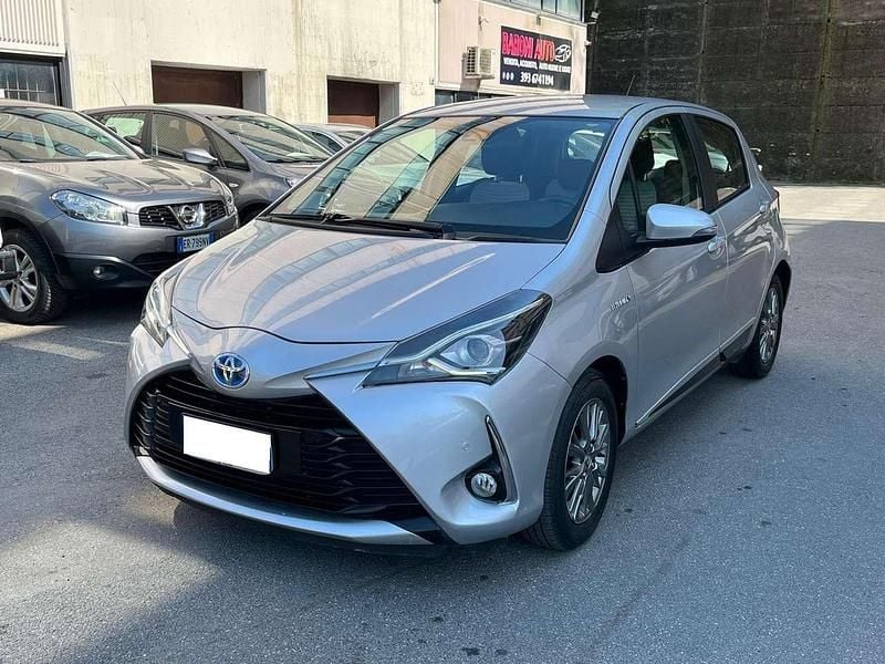 Usata Toyota Yaris Hybrid Active 73 CV (53 kW) 2017 Argento Berlina
