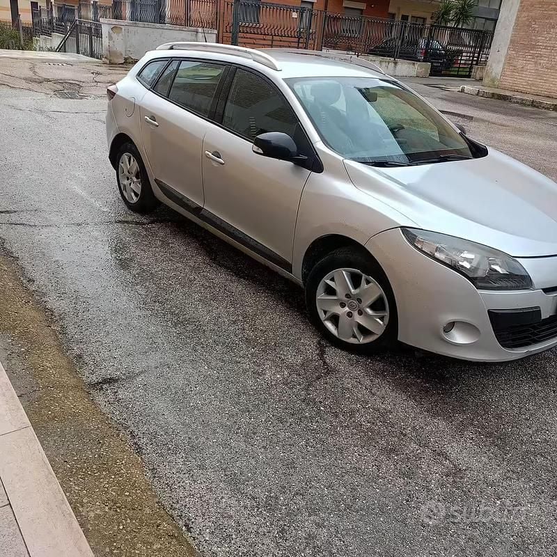 Usata Renault Mégane 100 CV (73 kW) 2012 Berlina