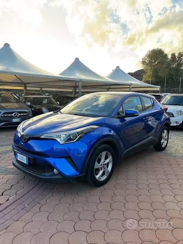 Usata Toyota C-HR Active 116 CV (85 kW) 2018 Blu SUV