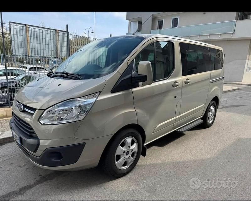 Usata Ford Tourneo Titanium 155 CV (114 kW) 2015 Grigio Monovolume