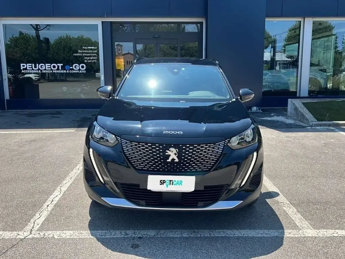 Usata Peugeot 2008 Allure 101 CV (74 kW) 2023 Nero SUV