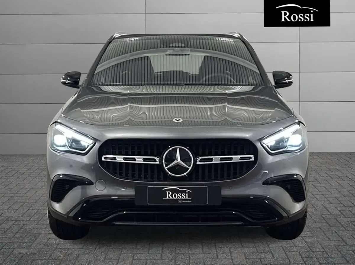 Nuova Mercedes GLA180 116 CV (85 kW) 2026 Grigio montagna SUV