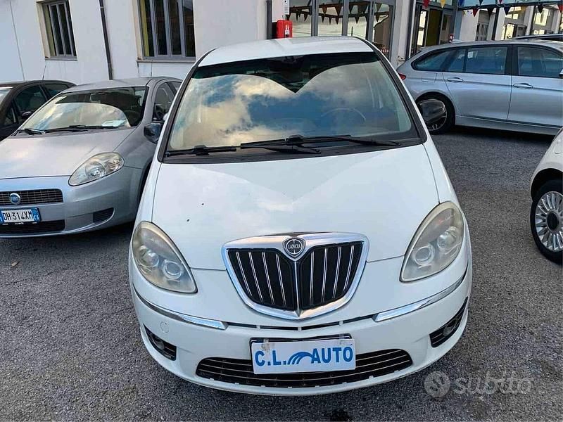 Usata Lancia Musa 77 CV (56 kW) 2012 Bianco Monovolume