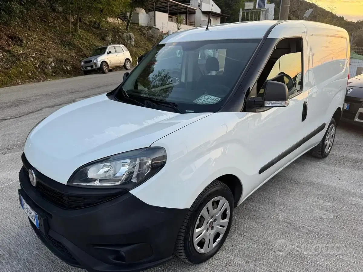 Usata Fiat Doblò Business 120 CV (88 kW) 2021 Bianco Monovolume