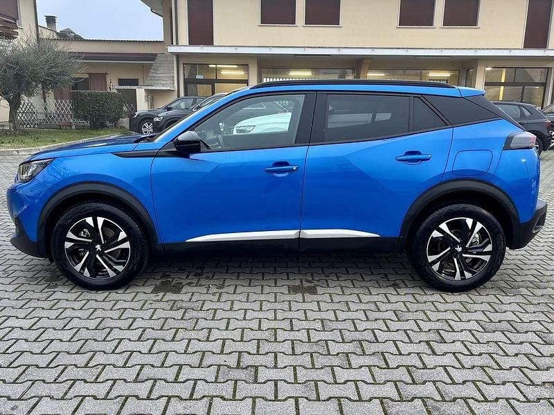 Usata Peugeot 2008 Allure 131 CV (96 kW) 2023 Blu metallizzato SUV