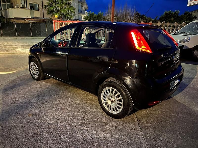 Usata Fiat Punto 75 CV (55 kW) 2014 Nero Utilitaria