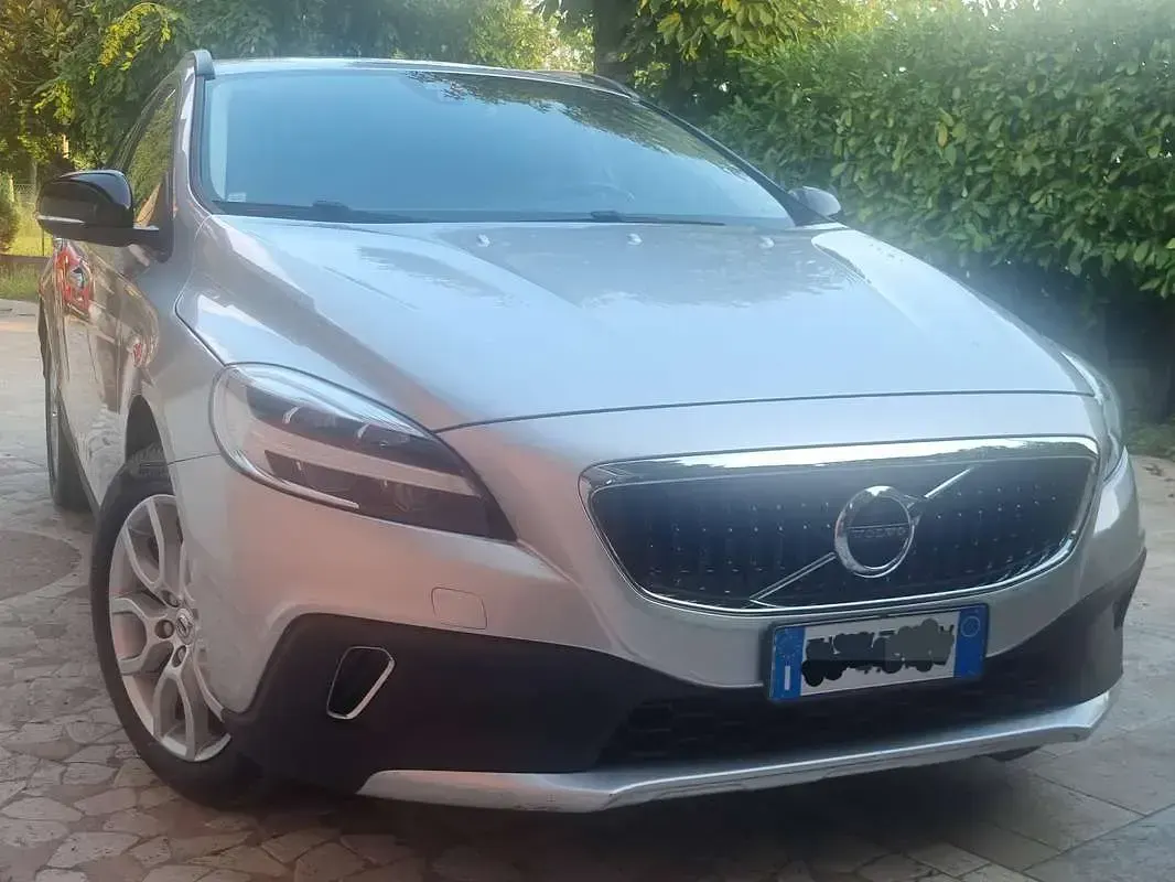 Usata Volvo V40 CC Momentum 120 CV (88 kW) 2017 Grigio Station wagon
