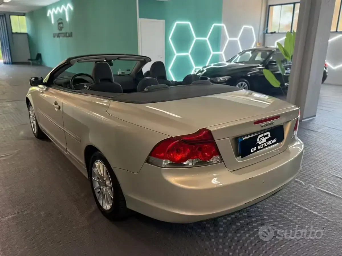 Usata Volvo C70 Summum 170 CV (125 kW) 2006 Grigio Cabrio