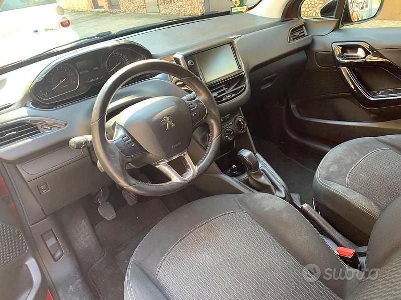 Usata Peugeot 208 75 CV (55 kW) 2018 Rosso Utilitaria