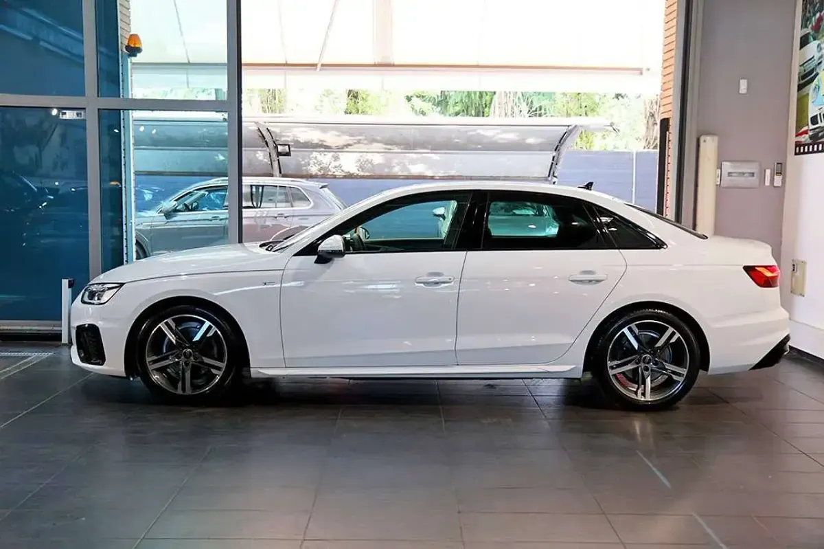 Usata Audi A4 S-Line 136 CV (100 kW) 2024 Bianco Berlina
