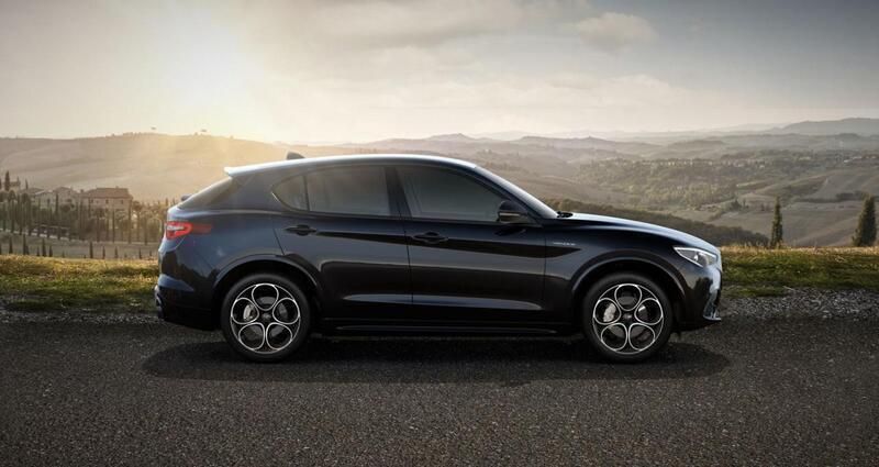 Usata Alfa Romeo Stelvio Veloce 209 CV (153 kW) 2024 Rosso pastello SUV