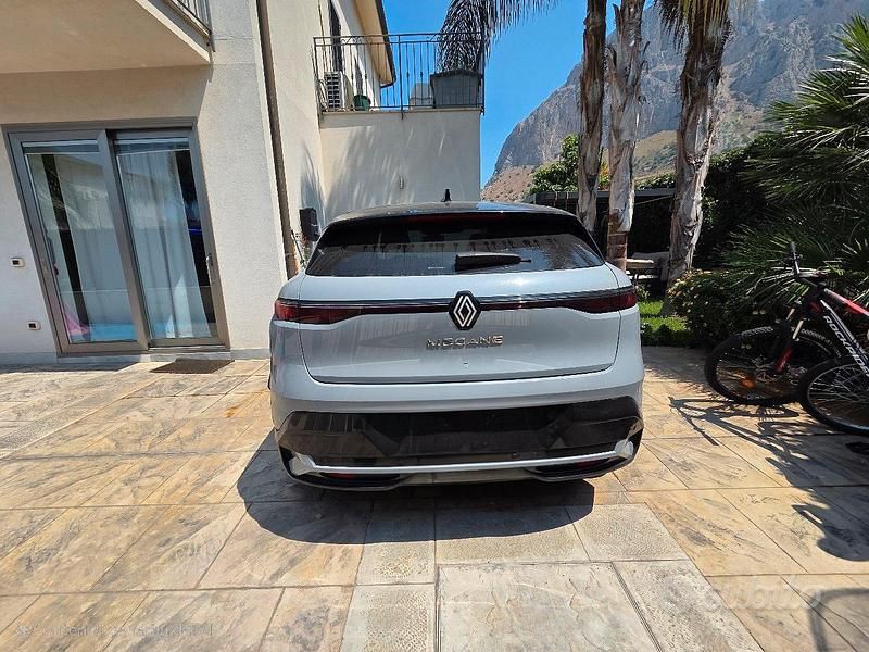 Usata Renault Megane E-Tech 161 kW (220 CV) 2023 Grigio SUV