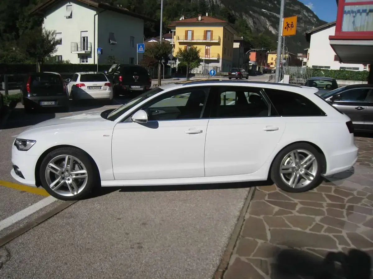 Usata Audi A6 Business Plus 218 CV (160 kW) 2015 Bianco perlato metallizzato Station wagon