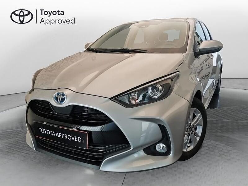 Usata Toyota Yaris Hybrid Active 116 CV (85 kW) 2022 Grigio Berlina