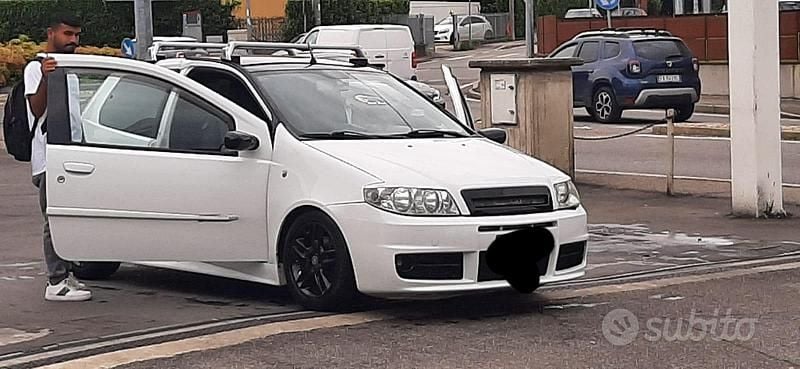 Usata Fiat Punto 69 CV (50 kW) 2004 Bianco Utilitaria