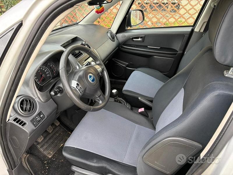 Usata Fiat Sedici 120 CV (88 kW) 2006 Grigio SUV