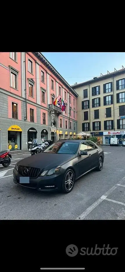 Usata Mercedes E200 136 CV (100 kW) 2011 Nero Berlina
