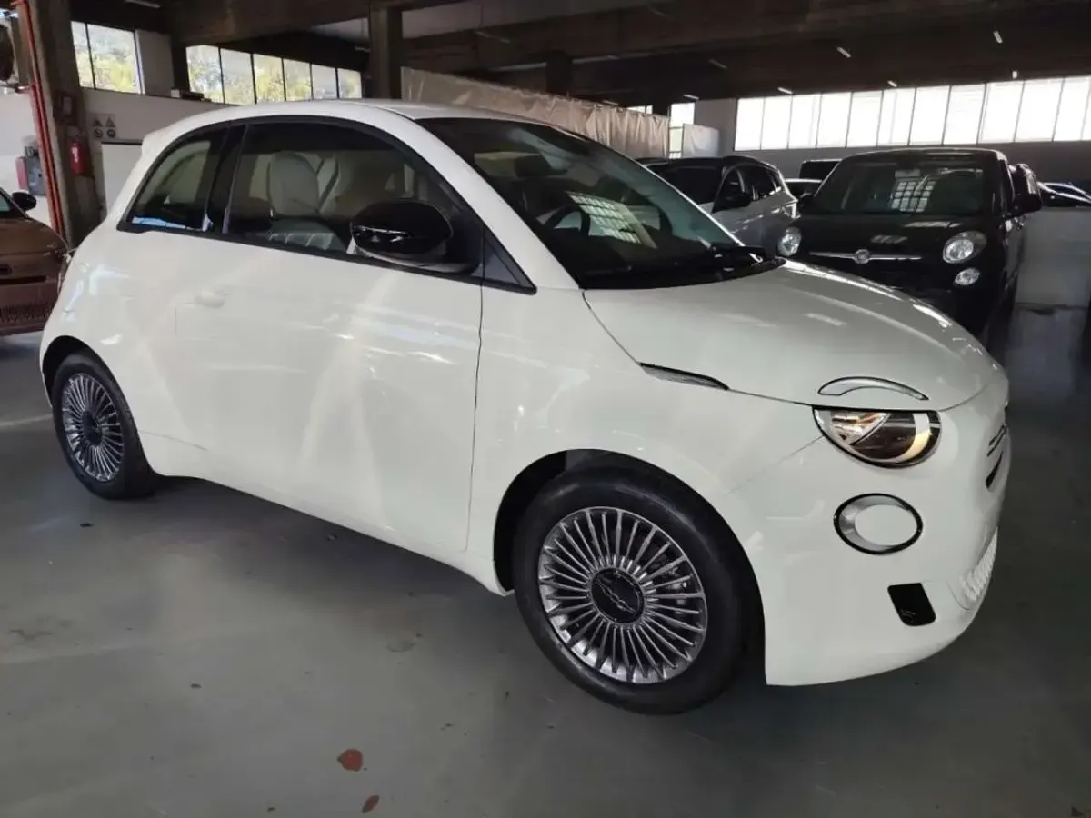 Nuova Fiat 500 Icon 65 CV (47 kW) 2026 Bianco Berlina