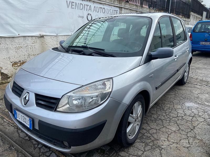 Usata Renault Scénic II Dynamique 130 CV (95 kW) 2006 Grigio Monovolume