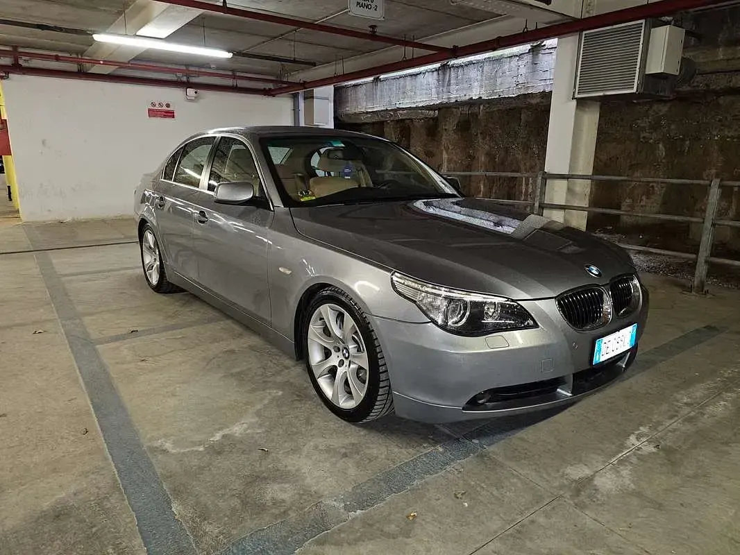 Usata BMW 535 Sport Line 272 CV (200 kW) 2006 Grigio Berlina