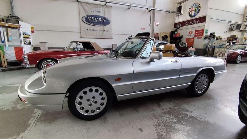 Usata Alfa Romeo Spider 122 CV (89 kW) 1990 Grigio argento Cabrio