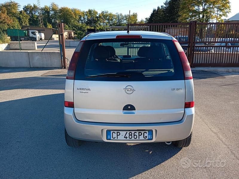 Usata Opel Meriva Cosmo 75 CV (55 kW) 2004 Grigio Monovolume