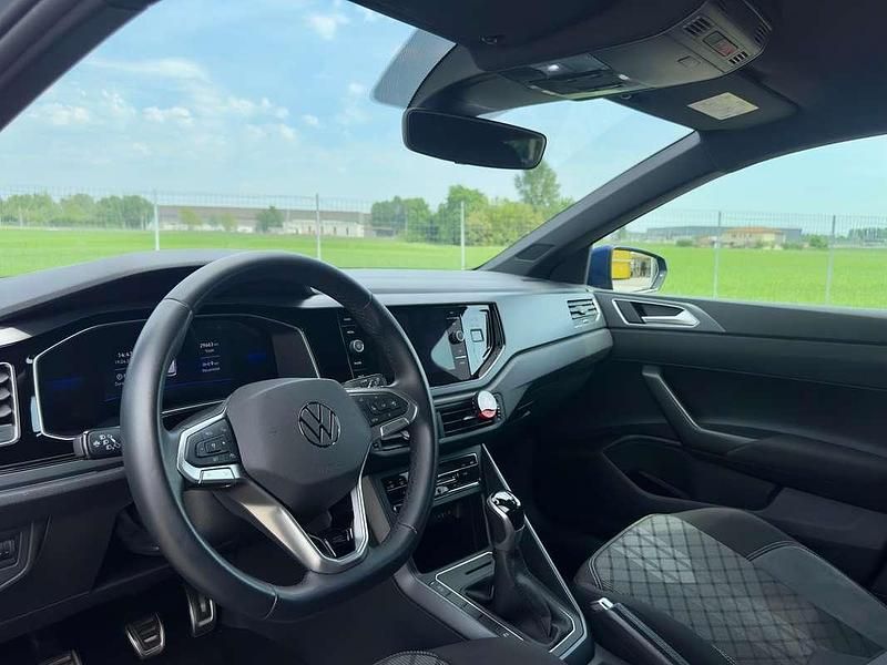 Usata VW Polo R-line 95 CV (69 kW) 2023 Blu/azzurro Utilitaria