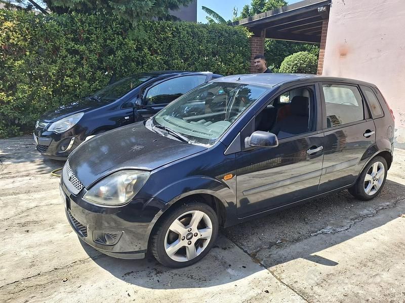 Usata Ford Fiesta 80 CV (58 kW) 2006 Nero Utilitaria