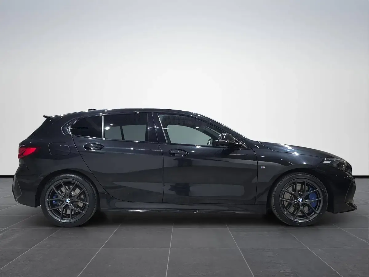 Usata BMW M135 Comfort Edition 306 CV (225 kW) 2022 Nero Utilitaria